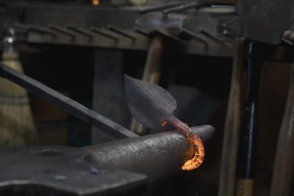 Bending a filigree around the anvil