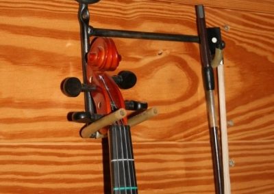 Violin hanger